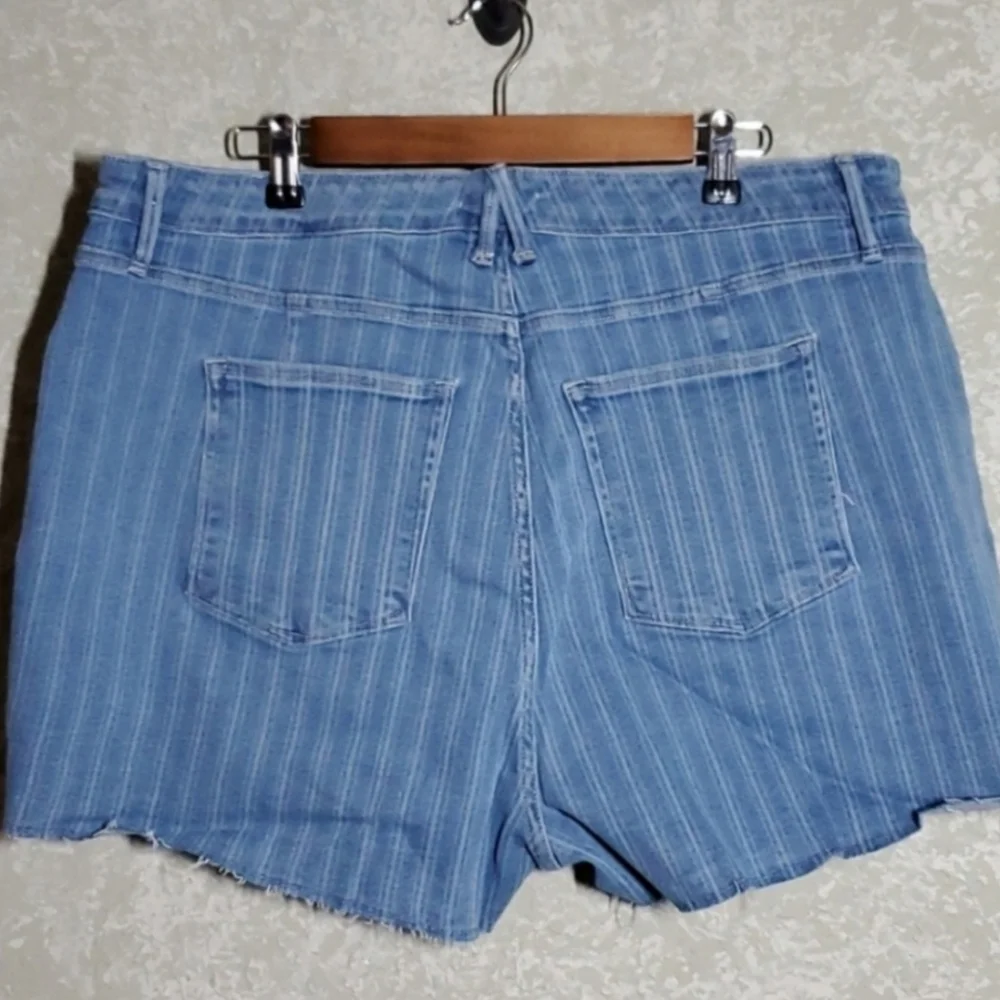 ⚜️Good American Blue Jean Shorts with Frayed Hem